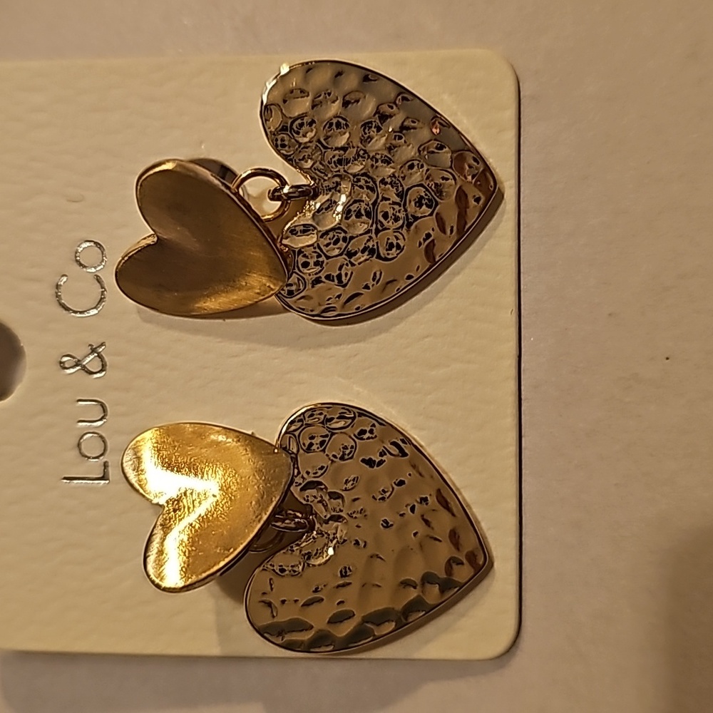 LOU & CO NWT Double Heart Gold Drop Earrings - Picture 6 of 11